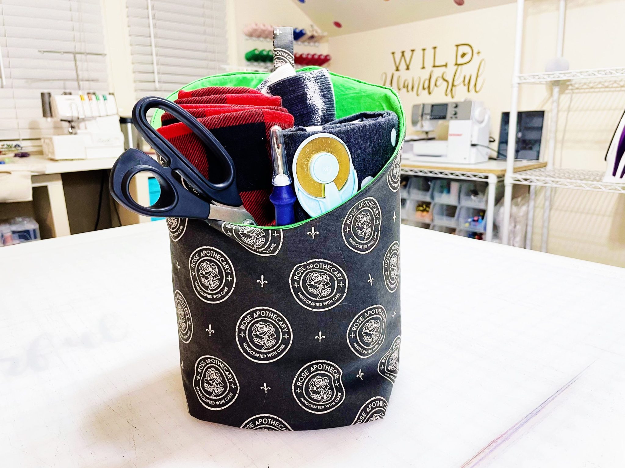 How to Sew a Fabric Storage Bin - free sewing pattern!